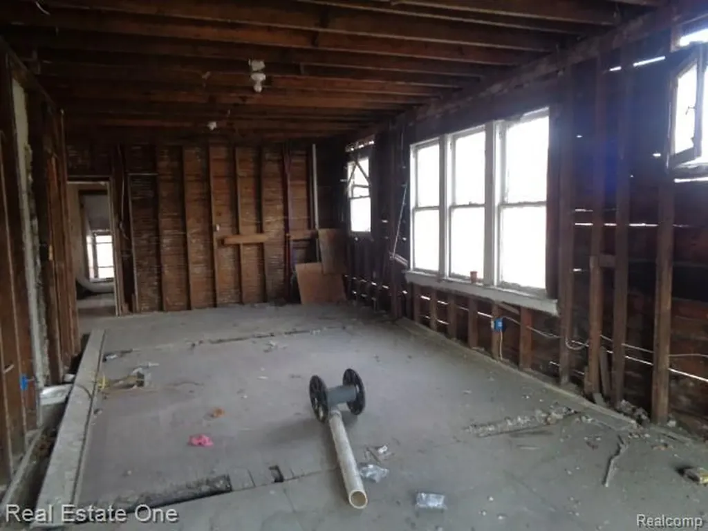 2704 Hogarth Street Detroit City MI 48206