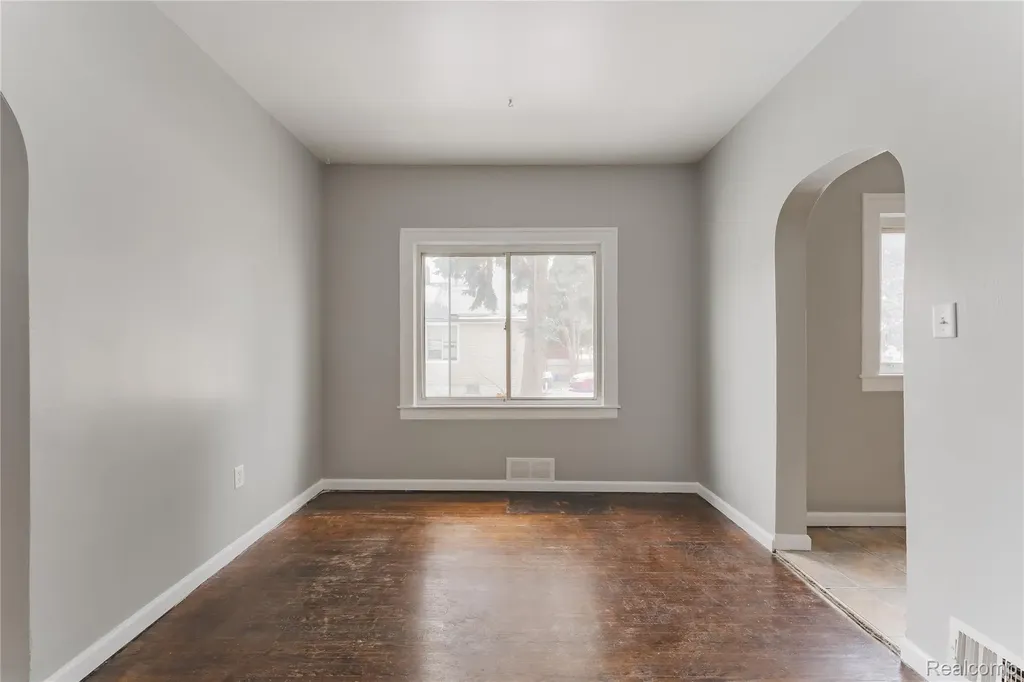 1623 Electric Avenue Lincoln Park City MI 48146