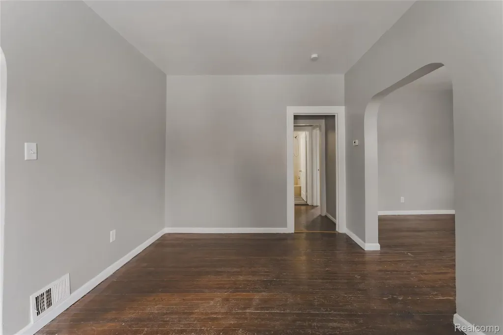 1623 Electric Avenue Lincoln Park City MI 48146