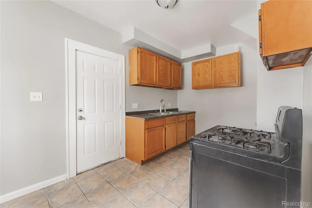 1623 Electric Avenue Lincoln Park City MI 48146