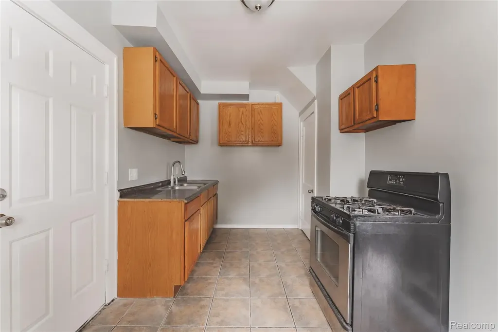 1623 Electric Avenue Lincoln Park City MI 48146