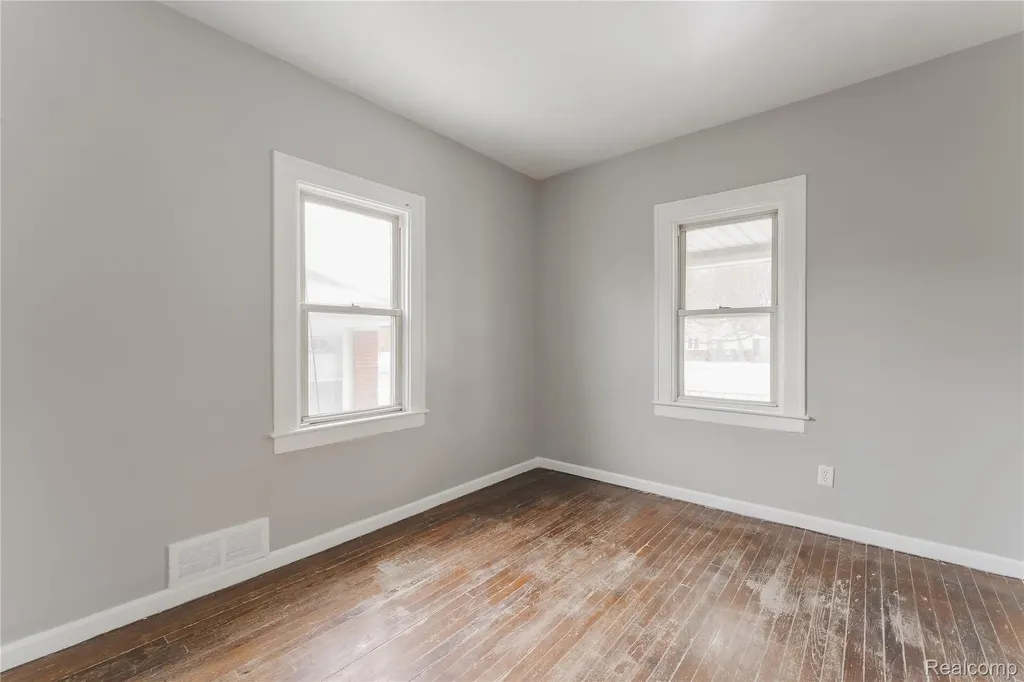 1623 Electric Avenue Lincoln Park City MI 48146