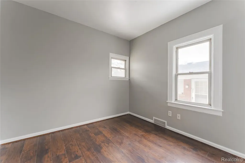 1623 Electric Avenue Lincoln Park City MI 48146