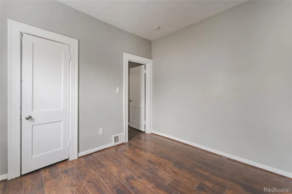 1623 Electric Avenue Lincoln Park City MI 48146