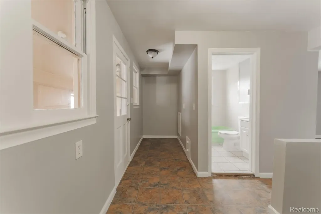 1623 Electric Avenue Lincoln Park City MI 48146