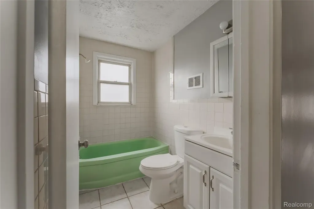 1623 Electric Avenue Lincoln Park City MI 48146