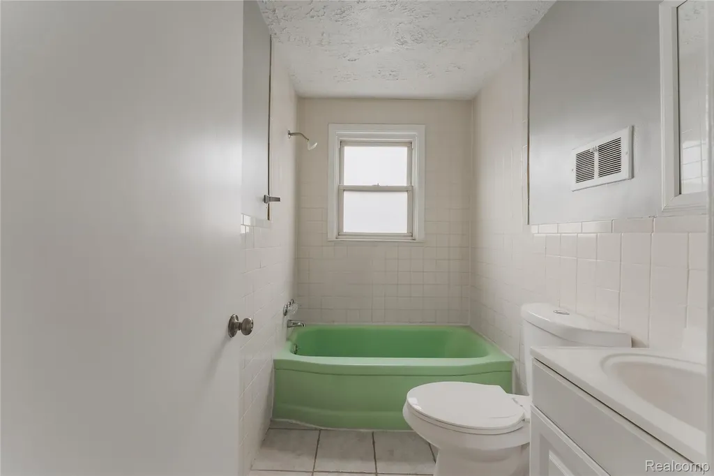 1623 Electric Avenue Lincoln Park City MI 48146