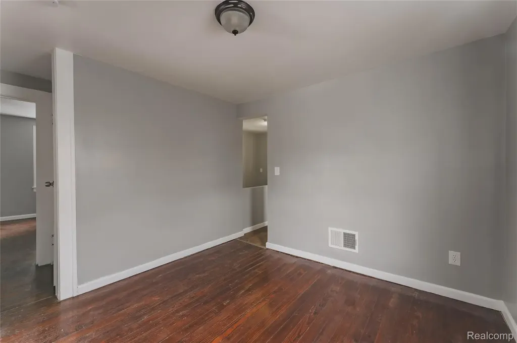 1623 Electric Avenue Lincoln Park City MI 48146