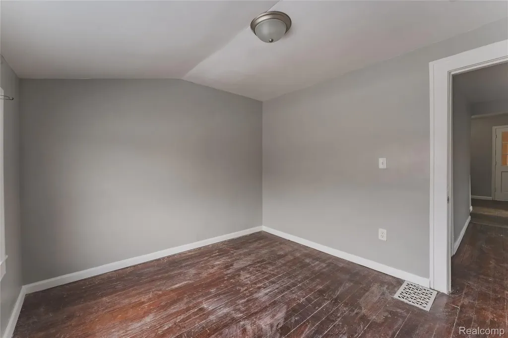 1623 Electric Avenue Lincoln Park City MI 48146