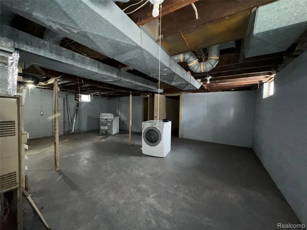 1623 Electric Avenue Lincoln Park City MI 48146