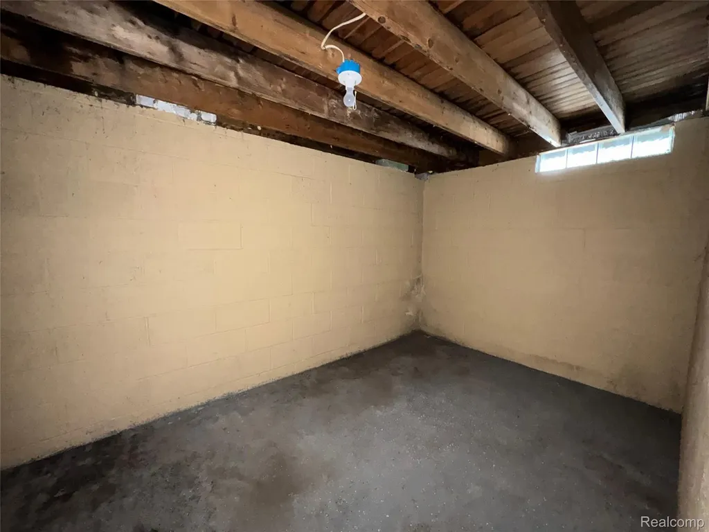 1623 Electric Avenue Lincoln Park City MI 48146