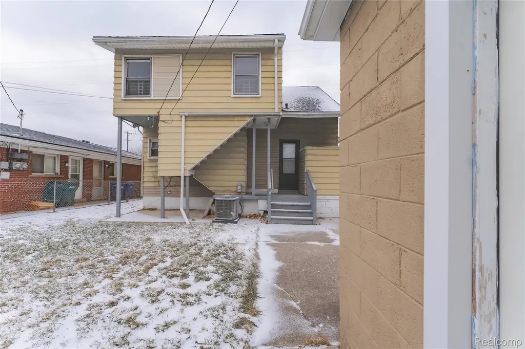 1623 Electric Avenue Lincoln Park City MI 48146