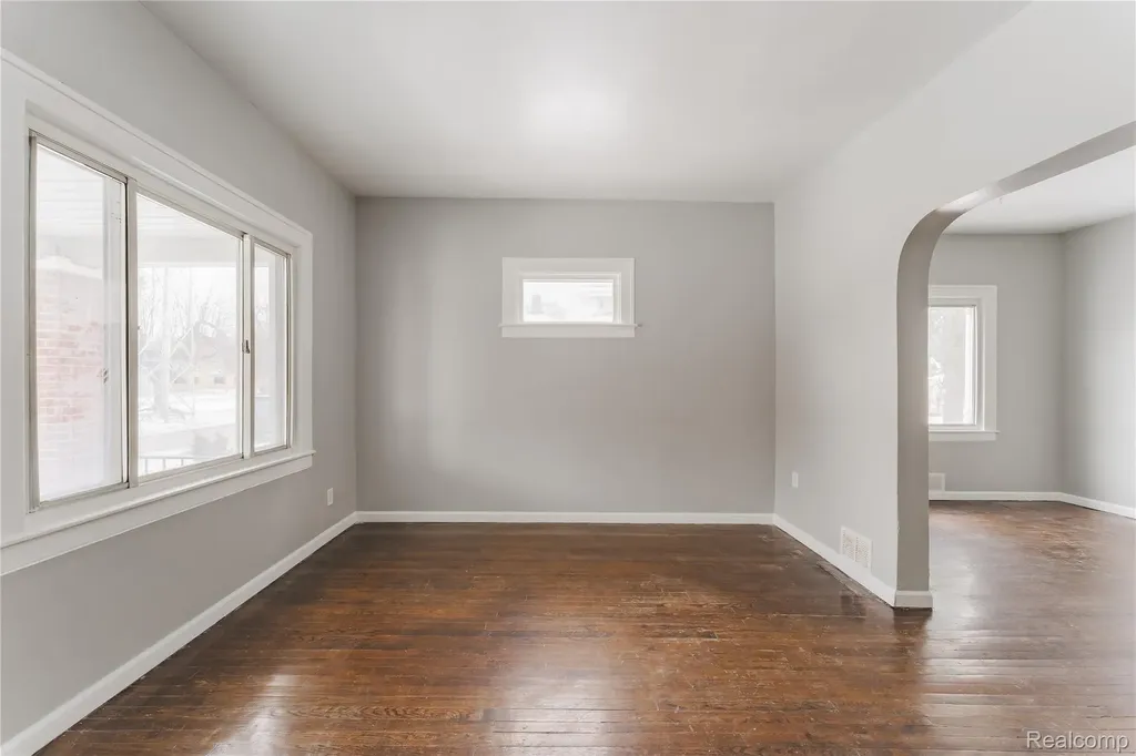 1623 Electric Avenue Lincoln Park City MI 48146