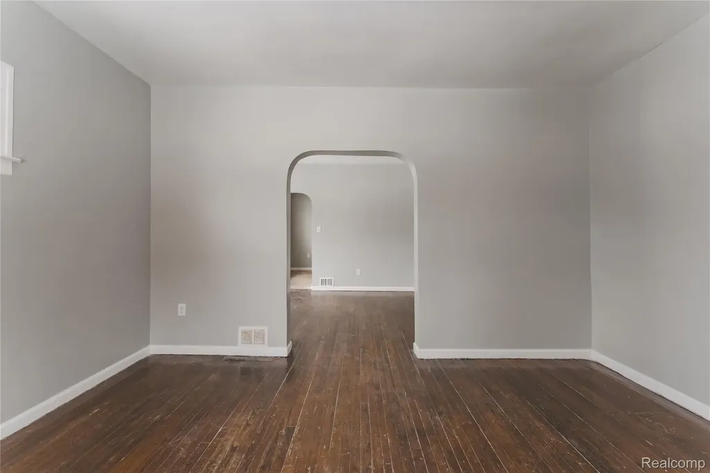 1623 Electric Avenue Lincoln Park City MI 48146