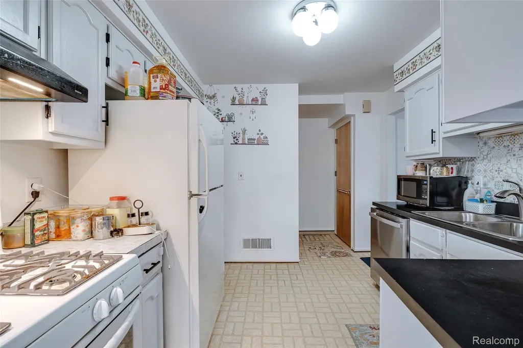 41617 Bedford Drive Canton Charter Township MI 48187