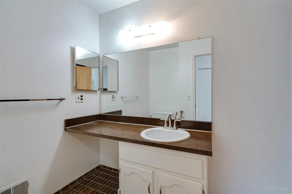 41617 Bedford Drive Canton Charter Township MI 48187