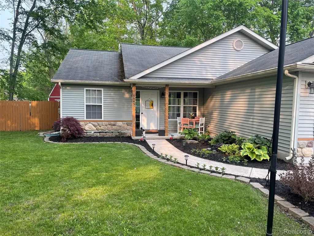8645 Country Club Drive Hamburg Township MI 48169