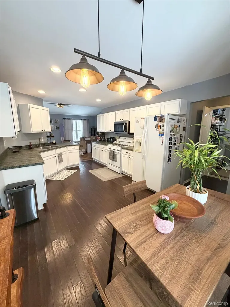 8645 Country Club Drive Hamburg Township MI 48169