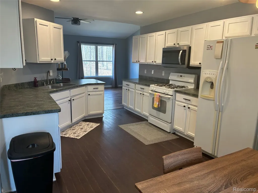 8645 Country Club Drive Hamburg Township MI 48169