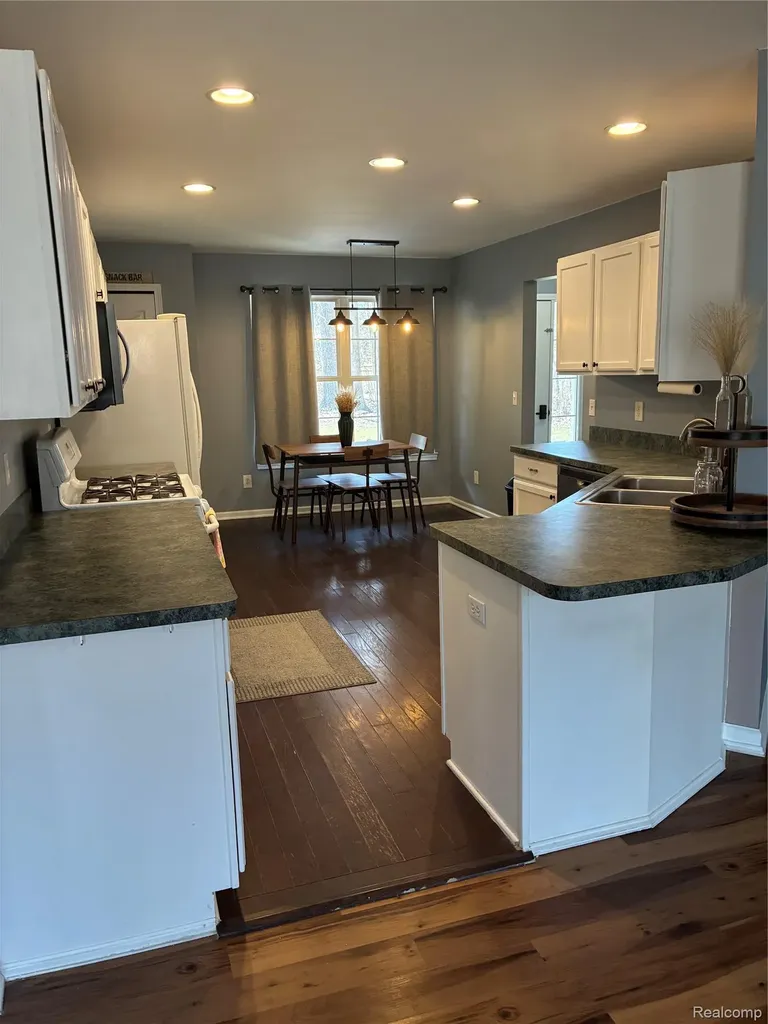 8645 Country Club Drive Hamburg Township MI 48169
