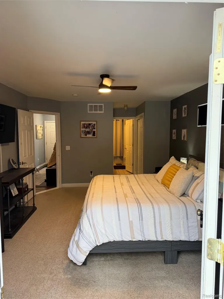 8645 Country Club Drive Hamburg Township MI 48169