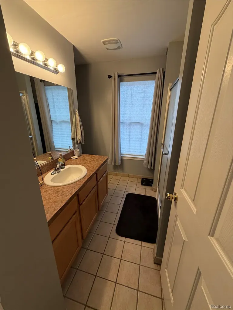 8645 Country Club Drive Hamburg Township MI 48169