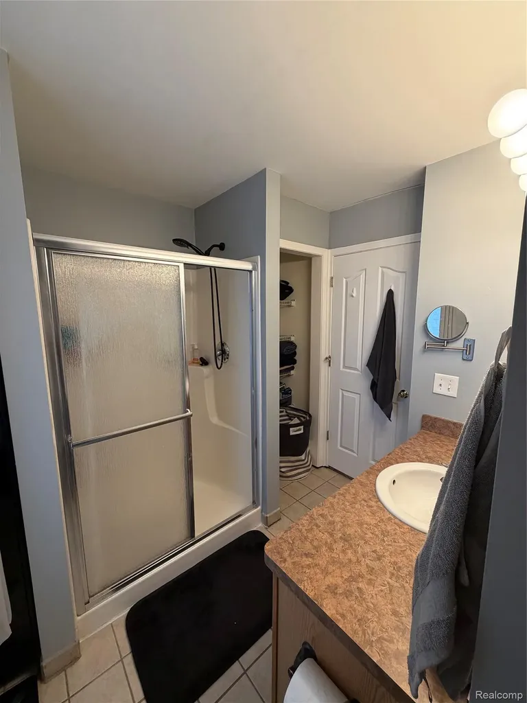 8645 Country Club Drive Hamburg Township MI 48169