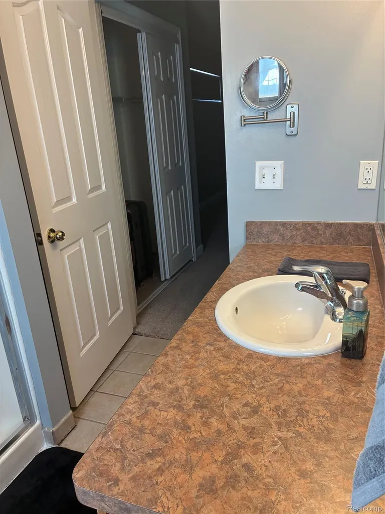 8645 Country Club Drive Hamburg Township MI 48169