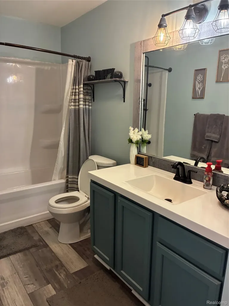 8645 Country Club Drive Hamburg Township MI 48169