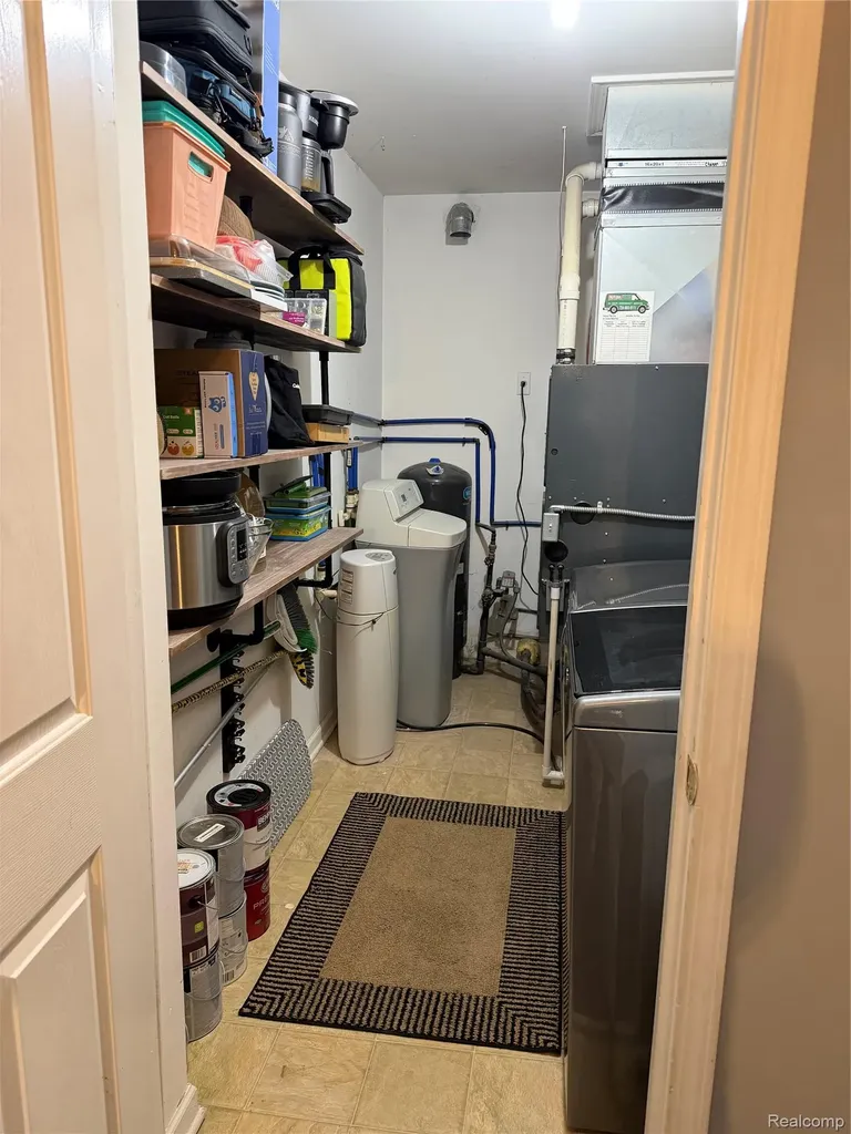 8645 Country Club Drive Hamburg Township MI 48169