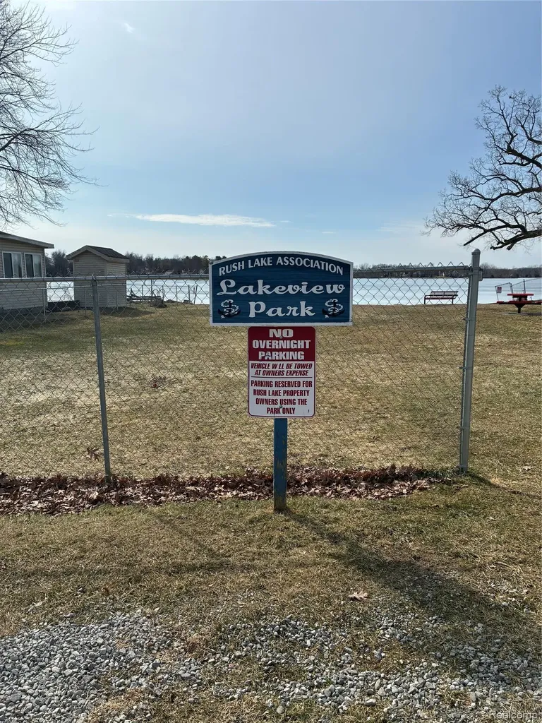 8645 Country Club Drive Hamburg Township MI 48169