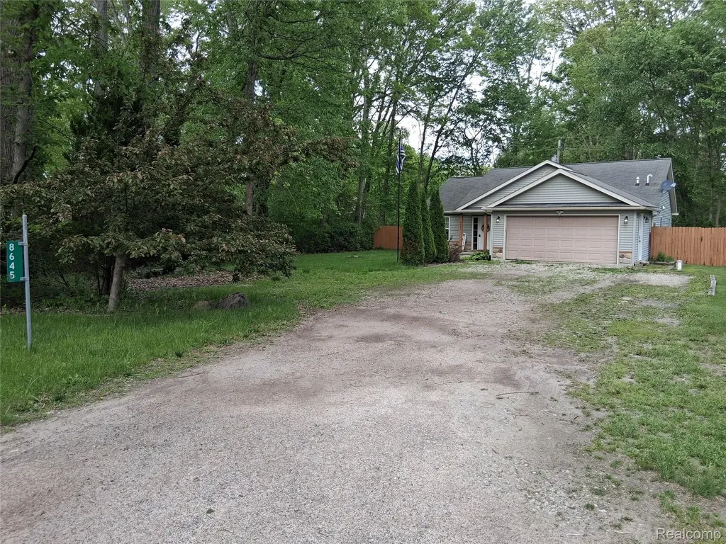 8645 Country Club Drive Hamburg Township MI 48169