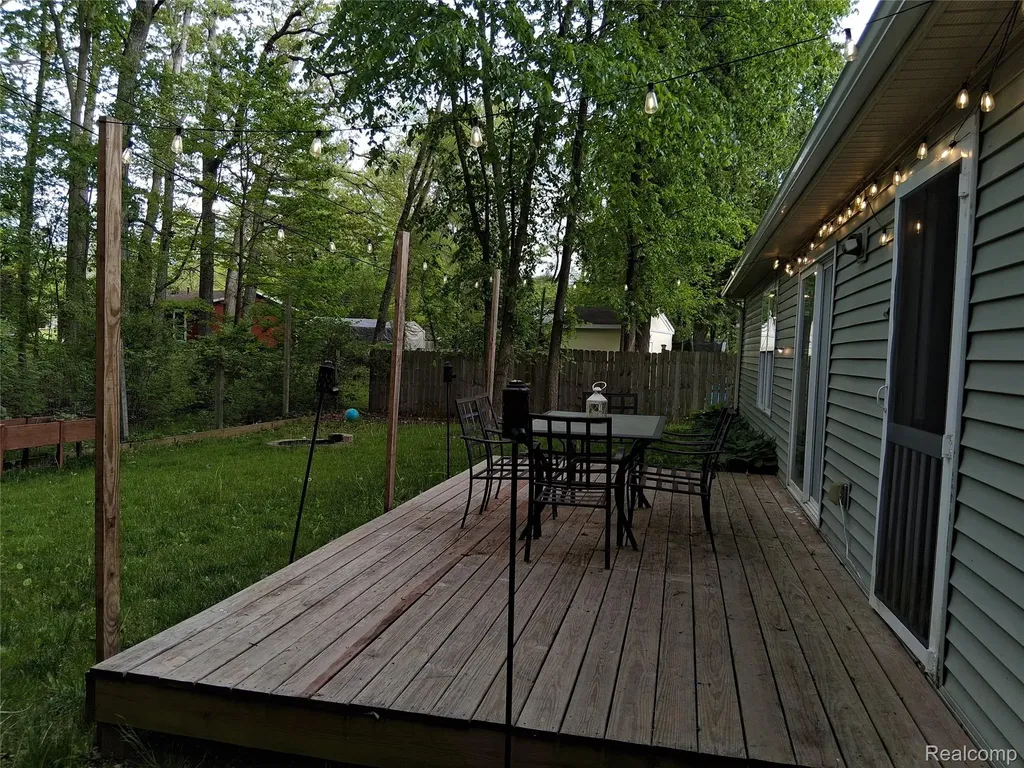 8645 Country Club Drive Hamburg Township MI 48169