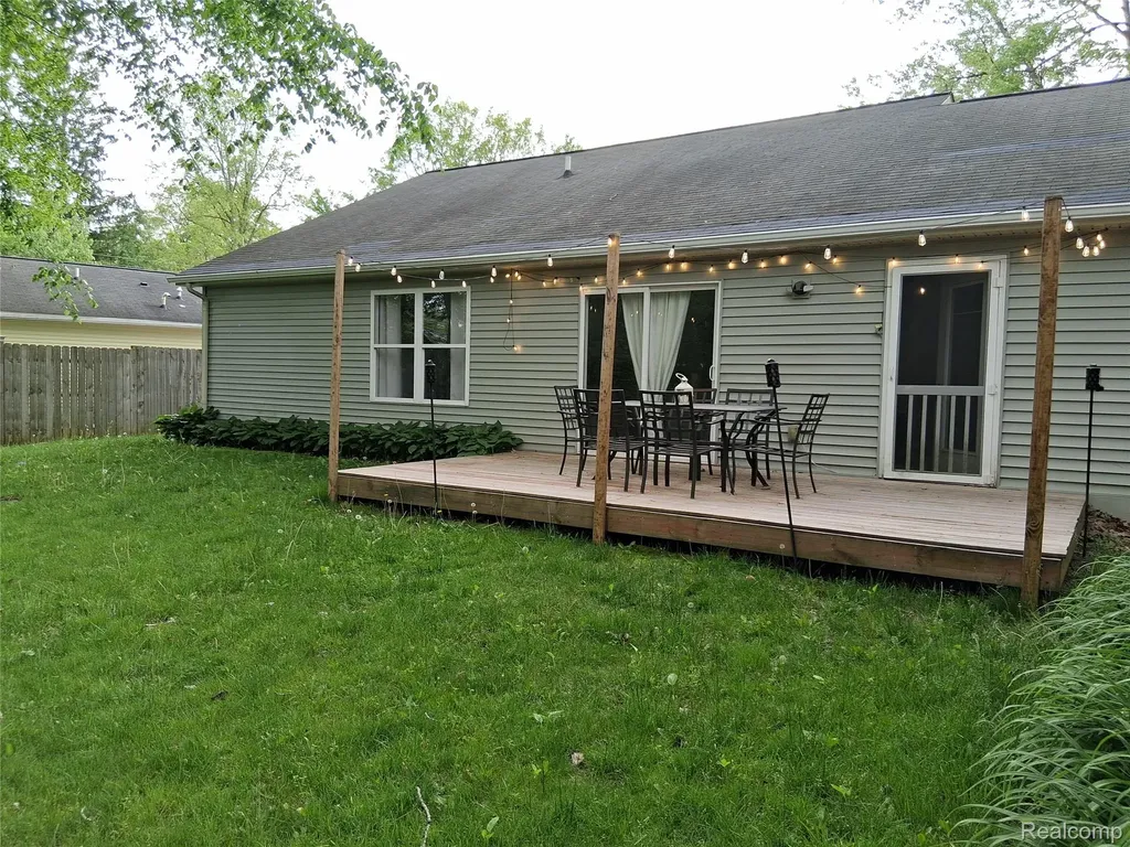 8645 Country Club Drive Hamburg Township MI 48169