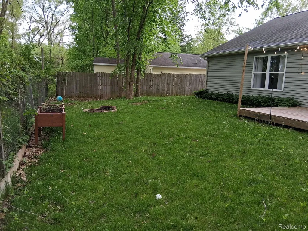 8645 Country Club Drive Hamburg Township MI 48169