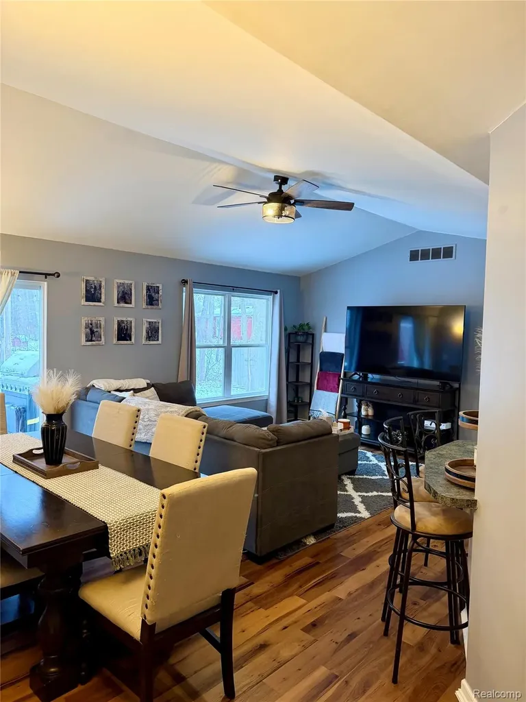 8645 Country Club Drive Hamburg Township MI 48169