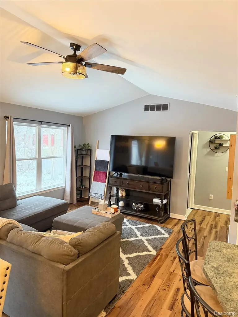8645 Country Club Drive Hamburg Township MI 48169