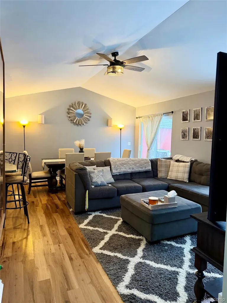 8645 Country Club Drive Hamburg Township MI 48169