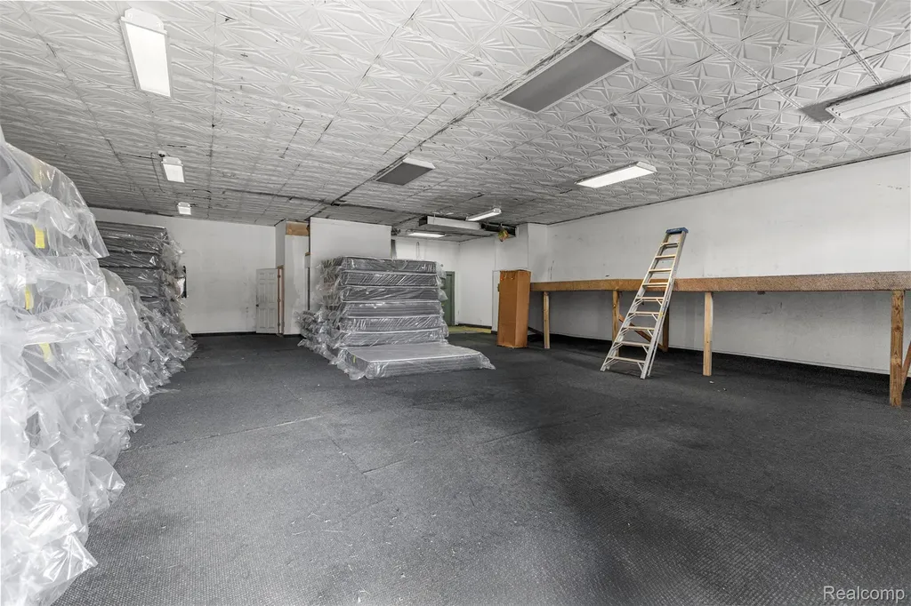 12434 8 Mile Road Warren City MI 48089
