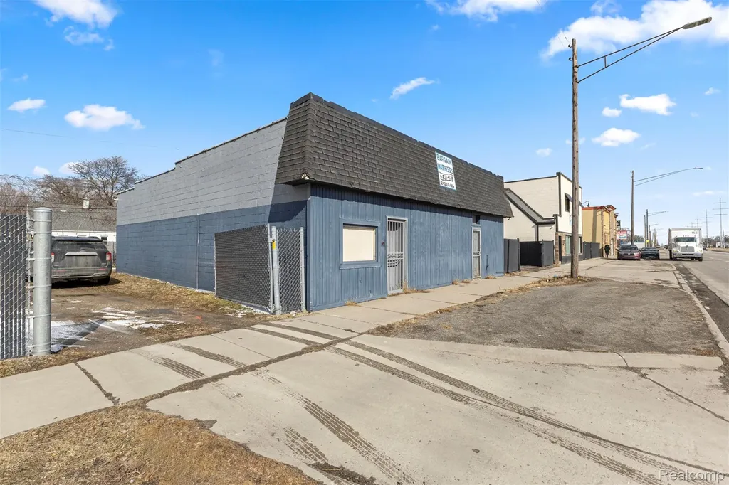12434 8 Mile Road Warren City MI 48089