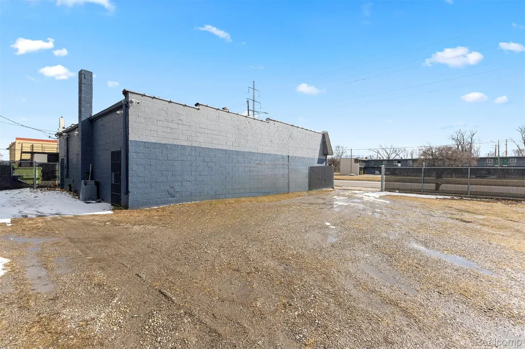 12434 8 Mile Road Warren City MI 48089