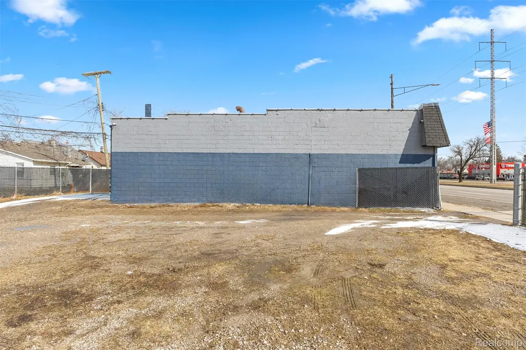 12434 8 Mile Road Warren City MI 48089