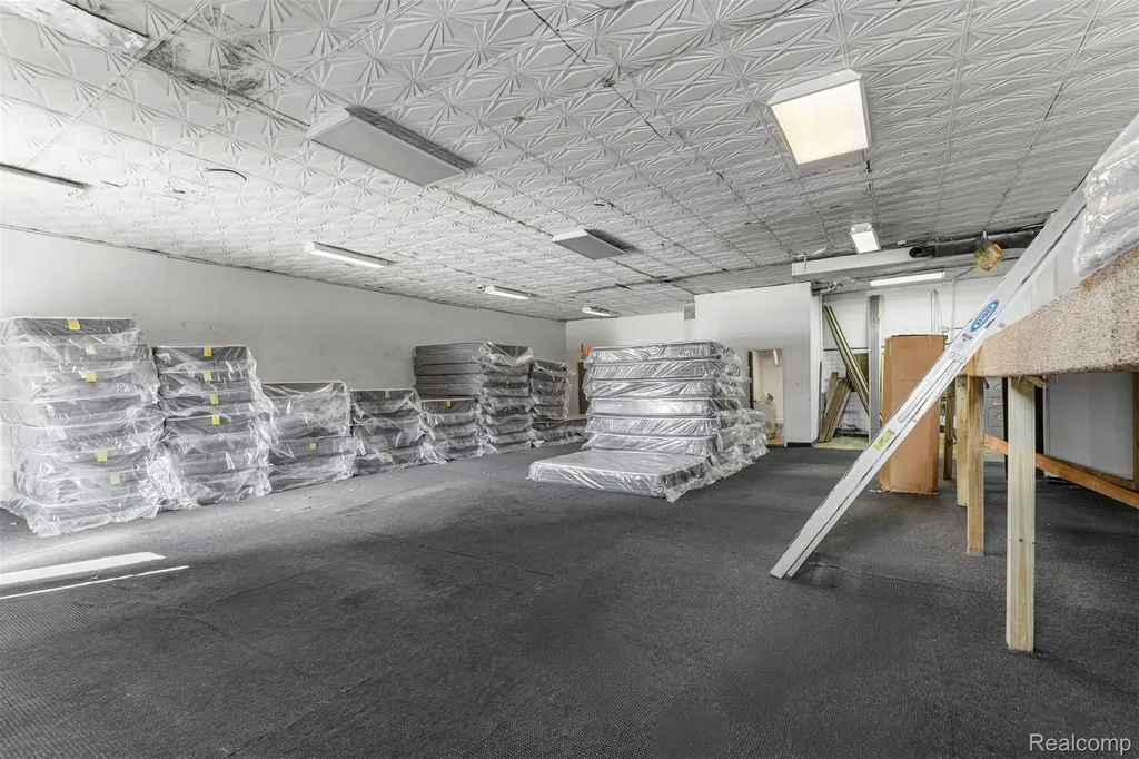 12434 8 Mile Road Warren City MI 48089