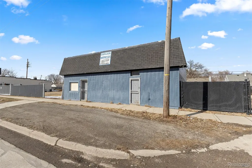 12434 8 Mile Road Warren City MI 48089