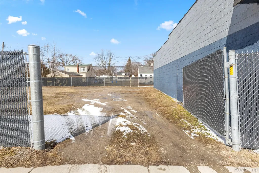 12434 8 Mile Road Warren City MI 48089