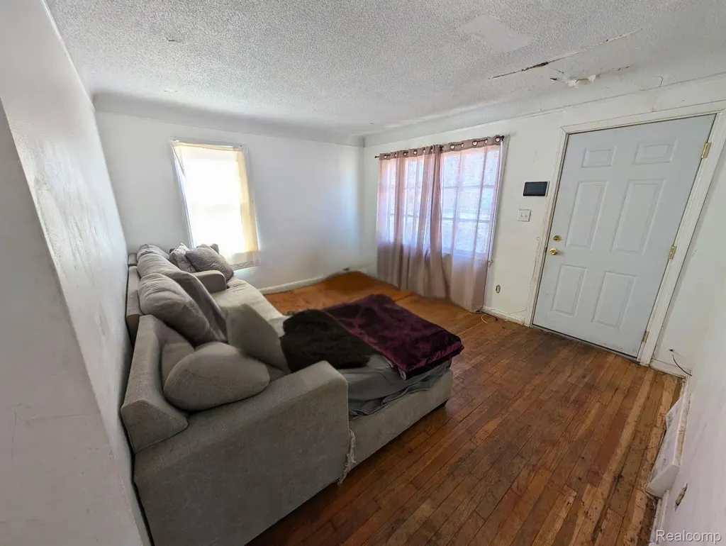 19746 Cooley Street Detroit City MI 48219