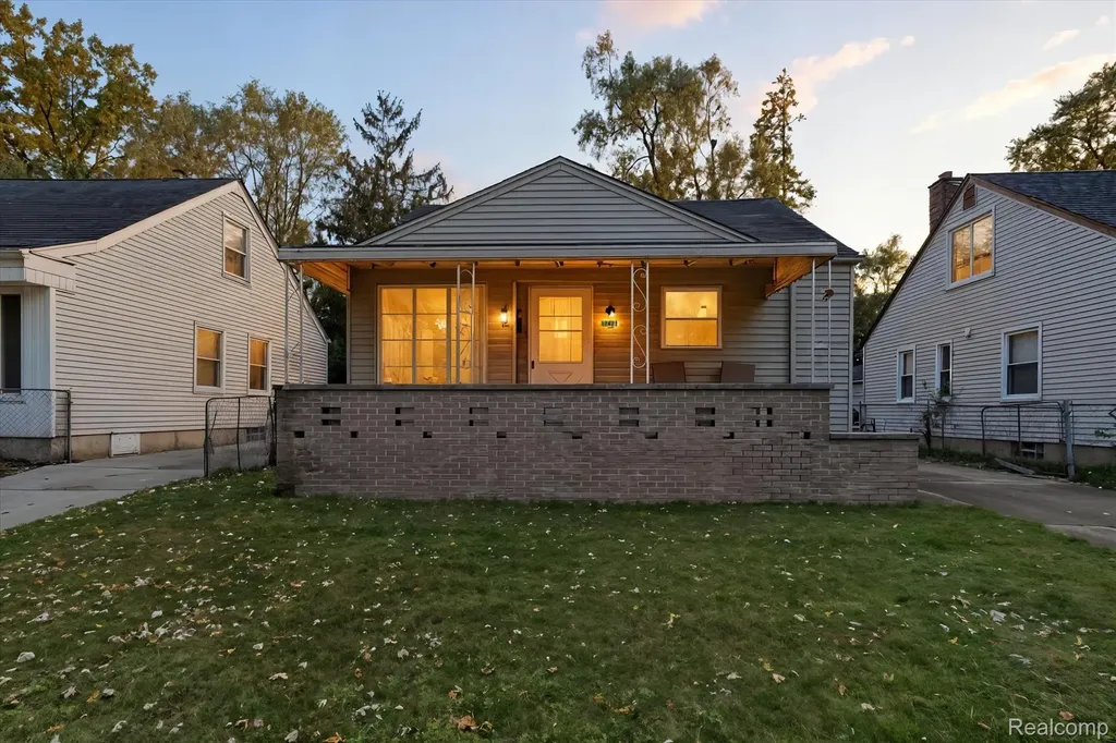17421 Five Points Street Redford Charter Township MI 48240