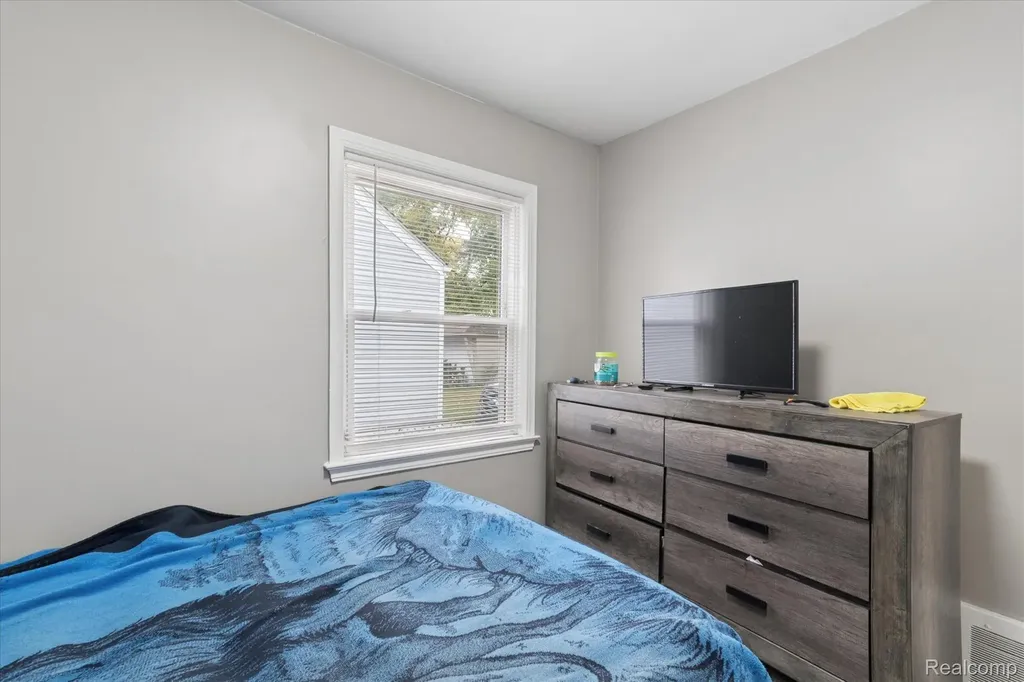 17421 Five Points Street Redford Charter Township MI 48240
