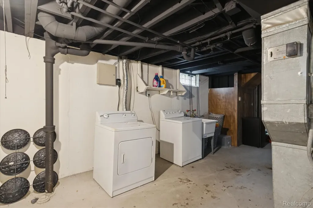 17421 Five Points Street Redford Charter Township MI 48240