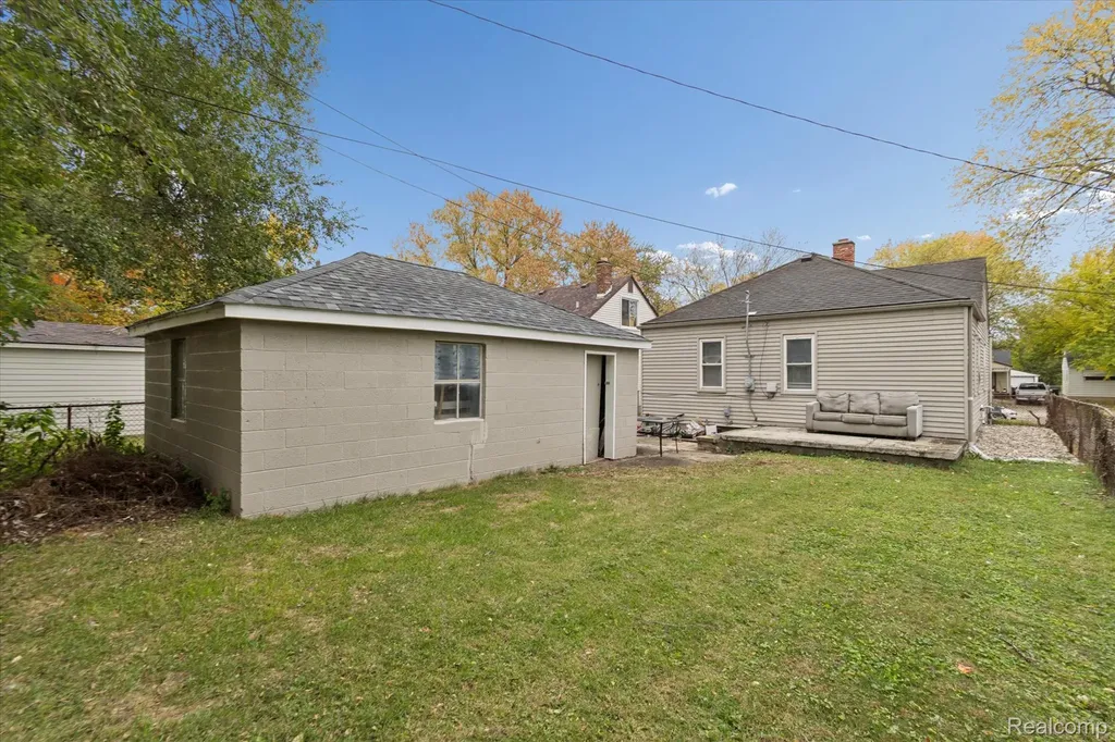 17421 Five Points Street Redford Charter Township MI 48240